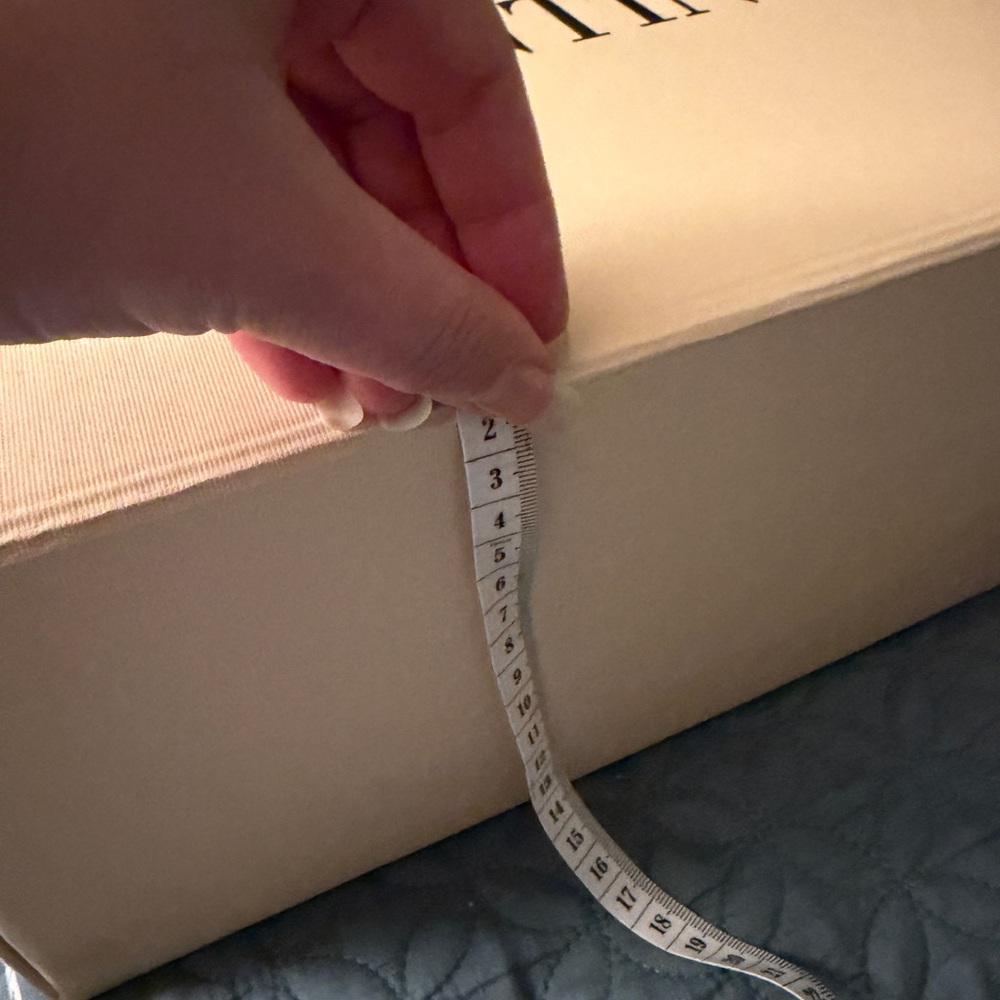 Valentino Tan Box with Logo - Picture 3 of 5